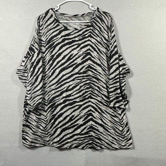 torrid Sweaters - Torrid‎ Super Soft Plush Zebra Print Black Grey Pullover Sweater 3/4 Sleeve Sz 2